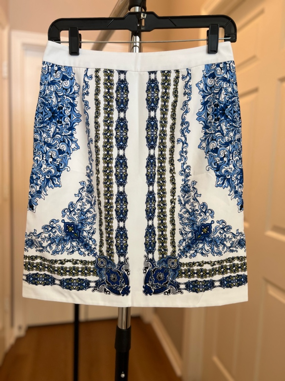 Vintage Laundry By Shelli Segal White Skirt with Blue & Gold Scrolls